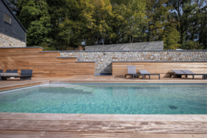 VITII – Photo of a blue swimming pool